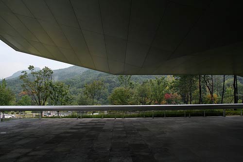 Рем Колхас (Rem Koolhaas)/ OMA: Seoul National University Museum of Art (MoA), Seoul (Музей искусств Сеульского национального университета, Сеул, Южная Корея), 2003 — 2005