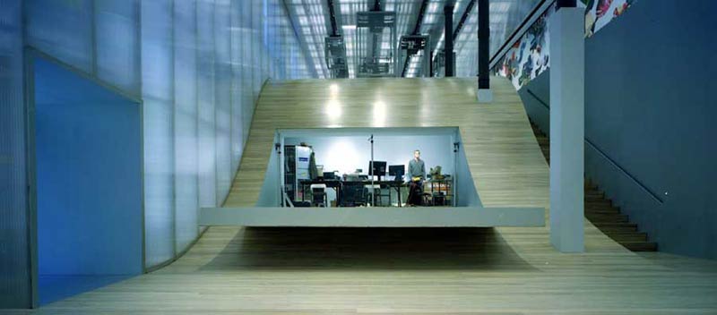 Рем Колхас (Rem Koolhaas)/ OMA: Prada Flagship Store (Retail design for Prada stores), New York: 50 W57th Street (Центральный магазин Prada, Нью-Йорк, США), 2003