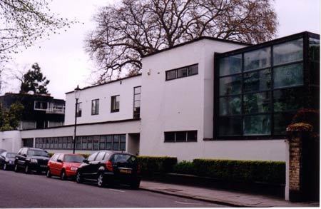 Дом Коэна, Челси, Лондон —  Cohen house, Chelsea, London (1934—1936). Архитектор Эрих Мендельсон (Erich Mendelsohn) 