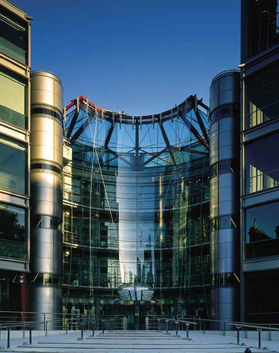 Ричард Роджерс (Richard Rogers): Channel 4 Television Headquarters, London, England, UK (Офисное злание телевизионной компании 4 канал, Лондон), 1990—1994