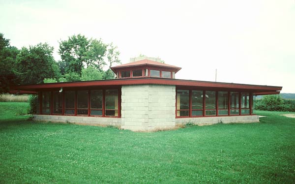 Органическая архитектура: Фрэнк Ллойд Райт (Frank Lloyd Wright): Wyoming Valley Grammar School, Spring Green, Wisconsin (Вайоминг-вэлльская школа, Вайоминг-Вэлли, под Спринг-Грином, Висконсин), 1956