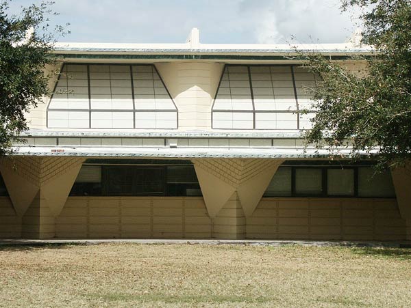 Фрэнк Ллойд Райт (Frank Lloyd Wright): Industrial Arts Building, Lakeland, Florida (Здание корпуса промышленного дизайна, Флоридский Саузен-колледж, Лейкленд, Флорида), 1942—1952 (проект Child of the Sun)