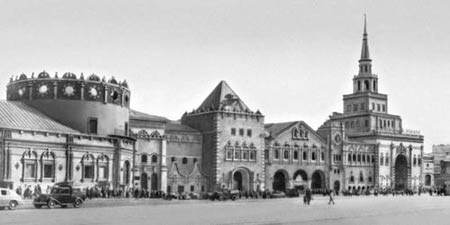 Казанский вокзал. Проект - 1913 год. Полностью завершён в 1941 году. Архитектор Щусев