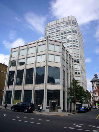 Здание редакции журнала «Экономист» в Лондоне, 1964, - архитекторы Элисон и Питер Смитсон (Alison and Peter Smithson)