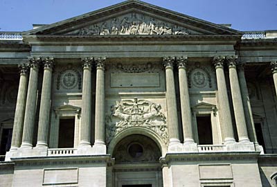 Восточный фасад Лувра.(Louvre) Архитектор Клод Перро (Claude Perrault) 