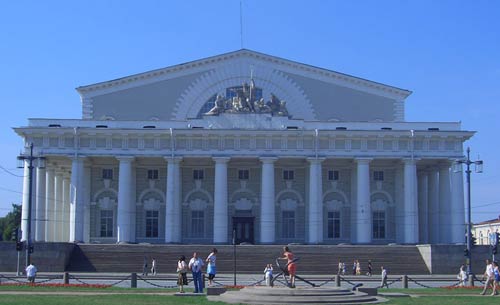 Здание Биржи с ростральными колоннами, Петербург, архитектор Тома де Томон 