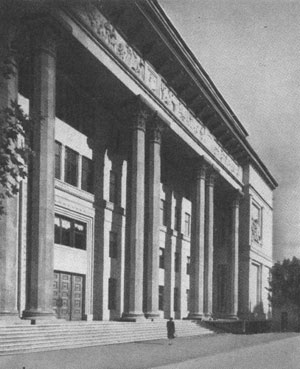Тбилиси. Институт истории партии при ЦККП Грузии, 1938 г. А. Щусев