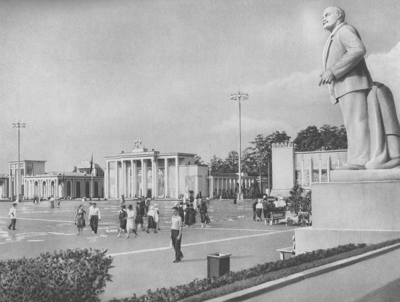 Москва. Всесоюзная сельскохозяйственная выставка, 1939 г. Площадь колхозов